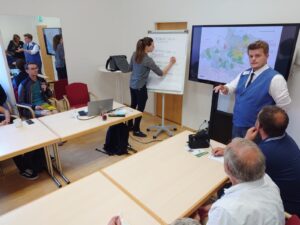 nicole_tippelt_und_matthias_oltay_waehrend_der_moderation_des_workshops_rmooe_2023_1