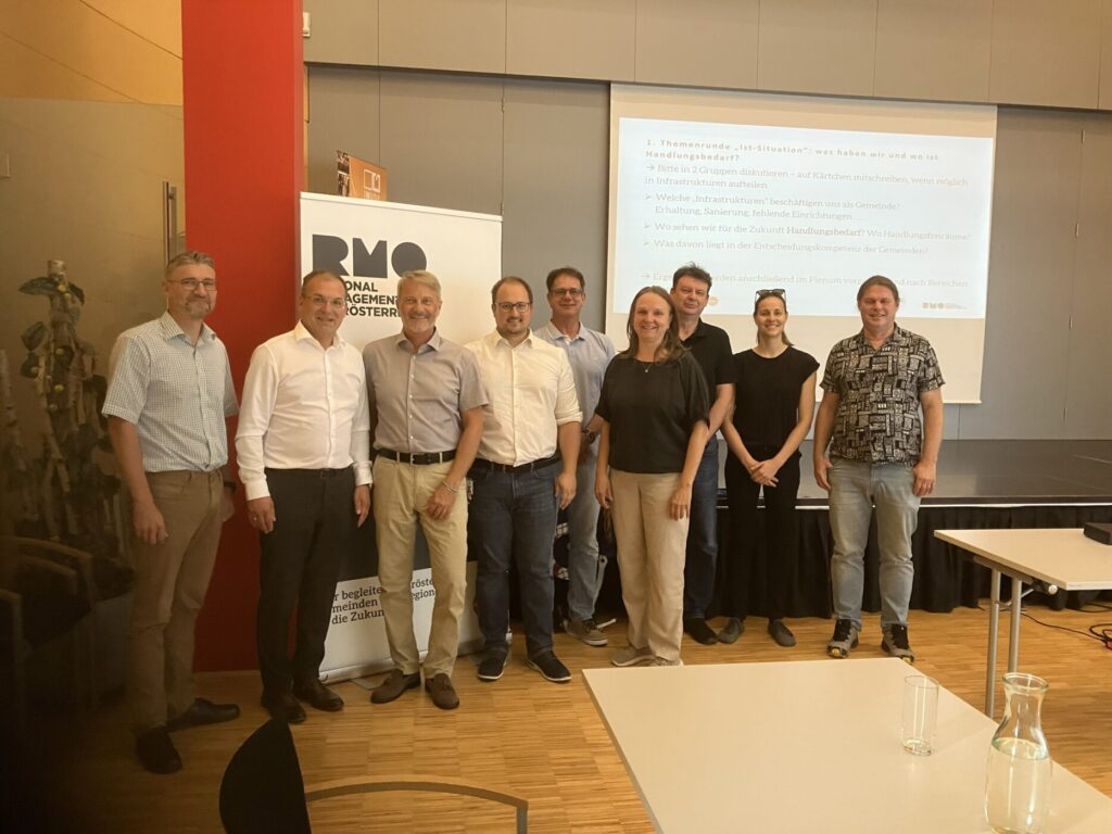 Vertreter:innen der Stadtregion Wels diskutierten bei einer Planungswerkstatt in Gunskirchen über zukünftige Herausforderungen und Chancen der regionalen Infrastruktur- und Raumentwicklung.