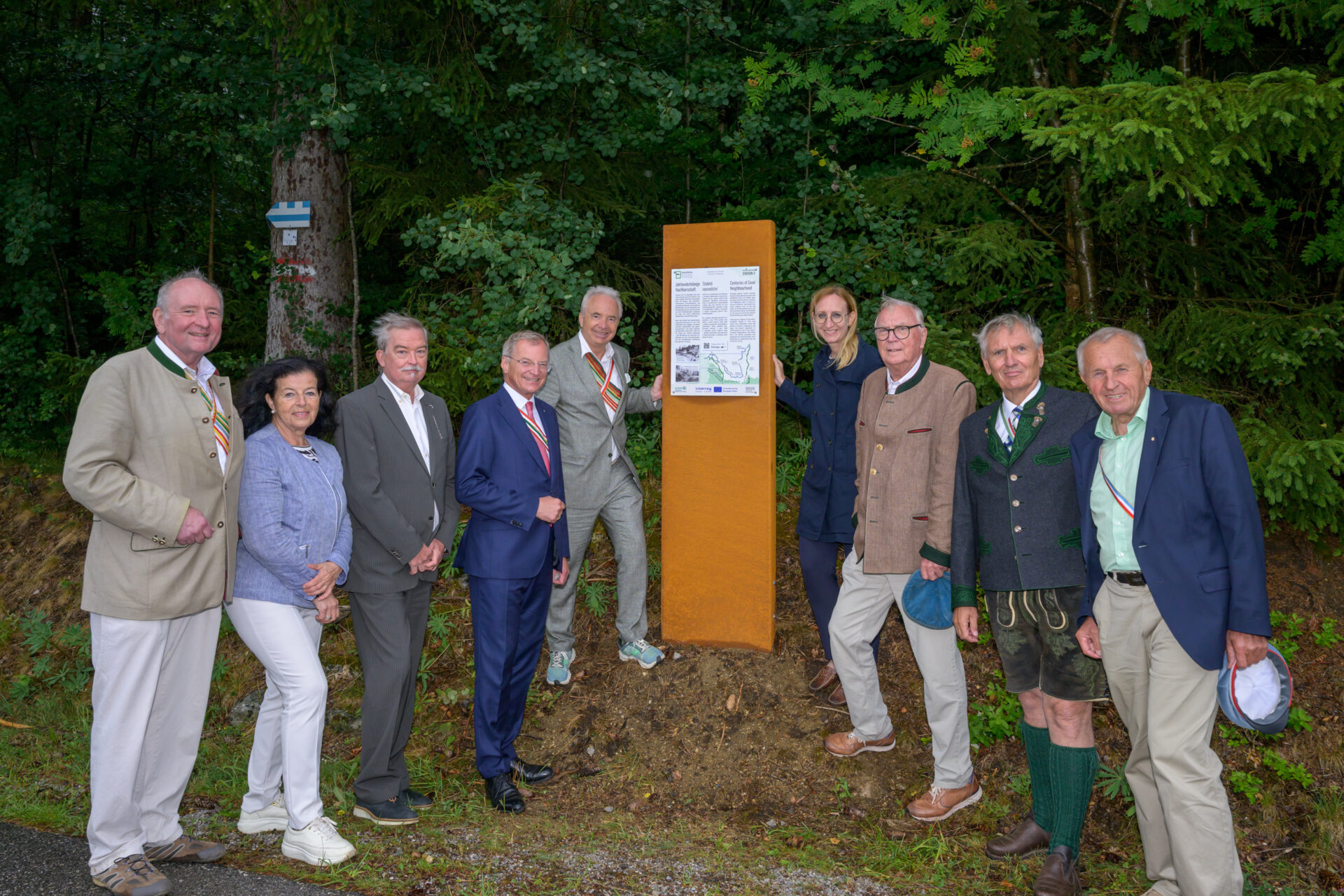 v.l.n.r.: DenkStein-Obmann-Stv. Alfred Fiedler, Euregio-Obfrau Gabriele Lackner-Strauss, ehem. Kreishauptmann Jan Zahradnik, LH Thomas Stelzer, Obmann Bernhard Winkler, Landeskulturdirektorin Margot Nazal, Staatssekretär a.D. Helmut Kukacka, Projektverantwortlicher Albert Ettmayr, LHStv. A.D. Franz Hiesl Fotocredit: © fotokerschi e.U. (honorarfrei)